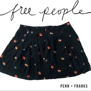 Vintage Free People Mini Skirt with Leaf Detail and Button Detail Size 8